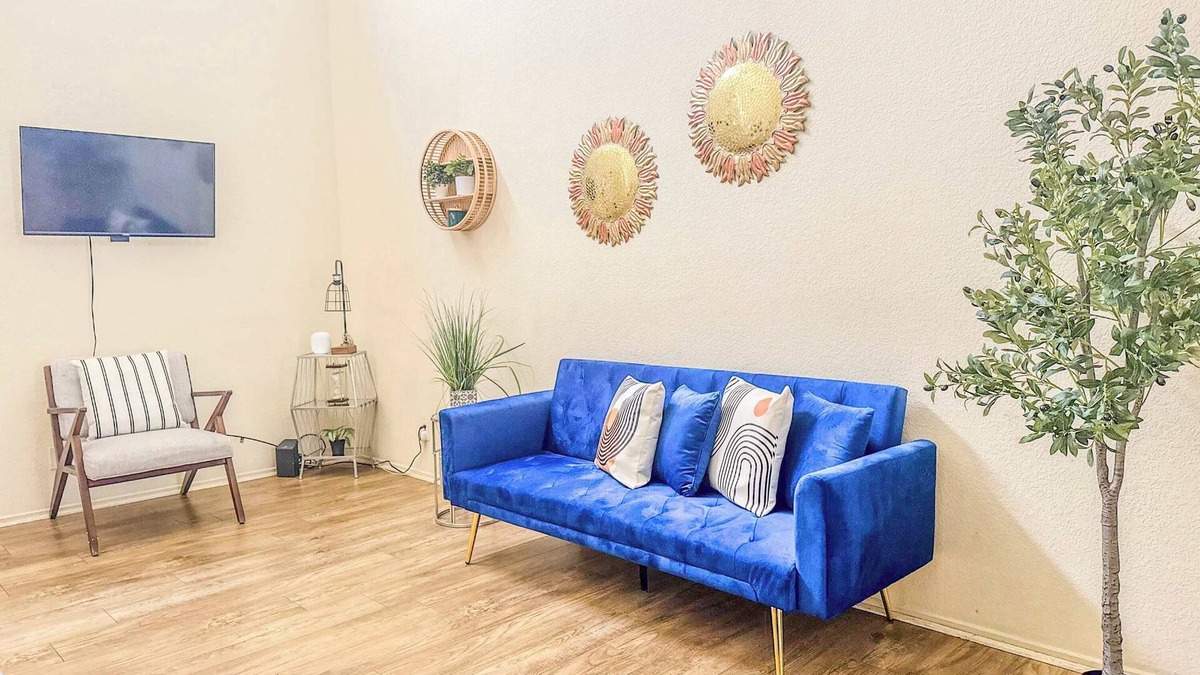Cortez Hill Apartment | Trendy 2 level Loft Downtown parking incl.