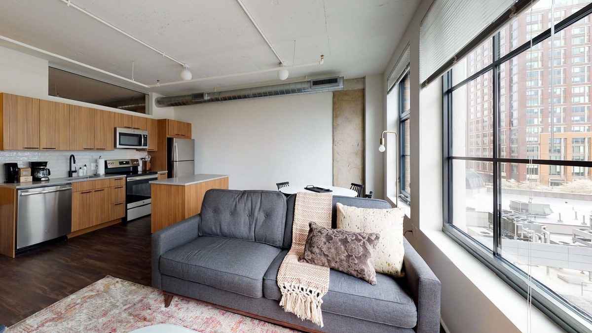 Eisenhower East Apartment | Trendy 2BR in The Foundry Near Amazon w/ Gym