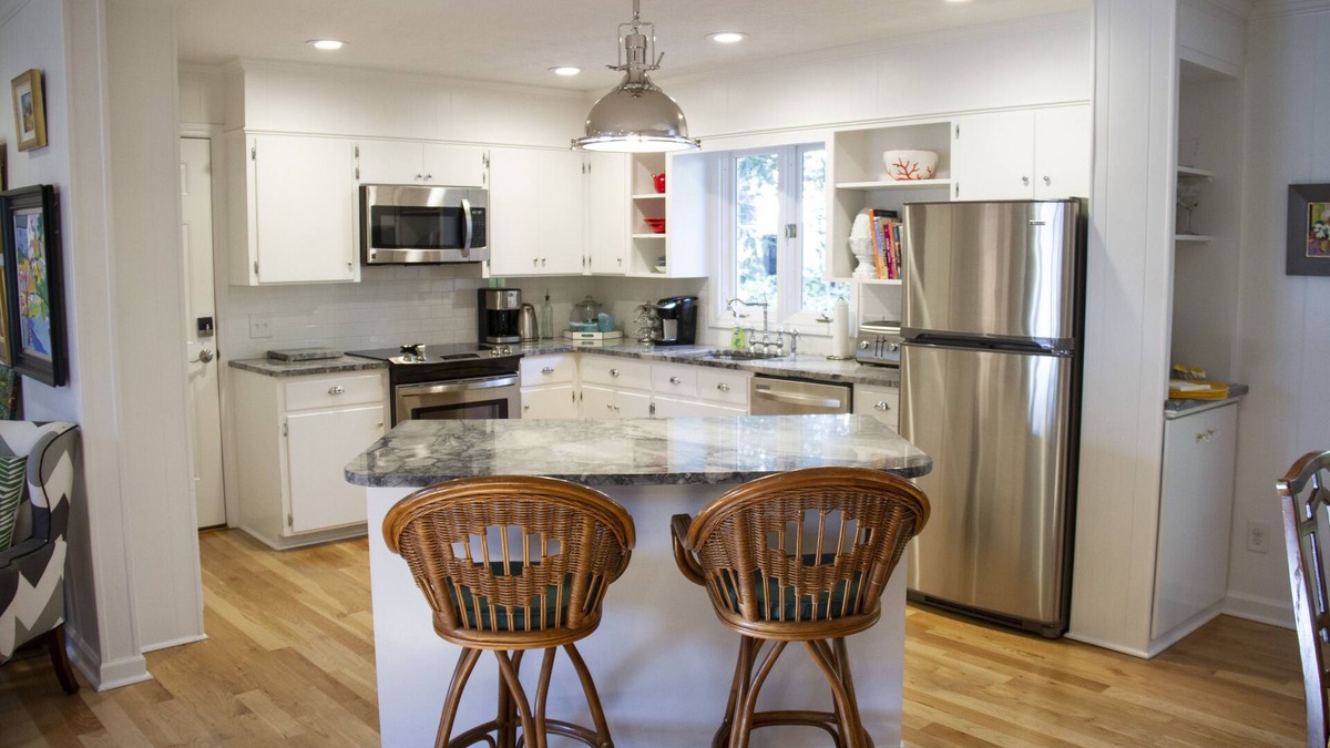 Old Town House | Trendy 3 Bedroom 2 Bathroom In Historic Village - Walk To Everything