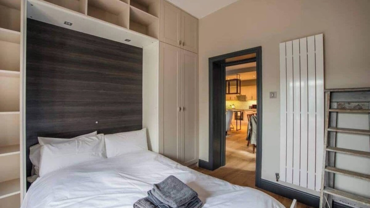 Whitechapel Apartment | Trendy 3 bedroom duplex with garden off Brick Lane