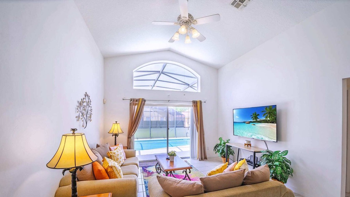 Solana House | Trendy 4BR Home - Pool, BBQ, Games - Near Disney!