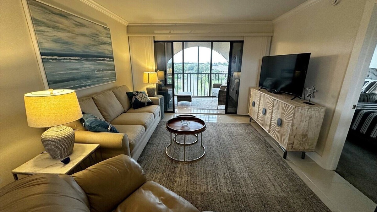 Marco Island Condo | Trendy and Guest Ready One Bedroom Condo in Prime Waterfront Resort Complex