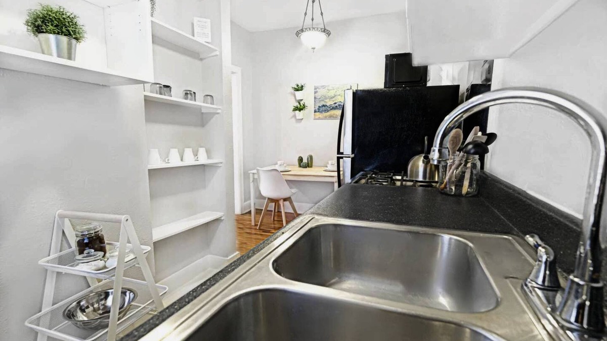 Lower Greenville Apartment | Trendy City Flat + Arboretum Tickets Included
