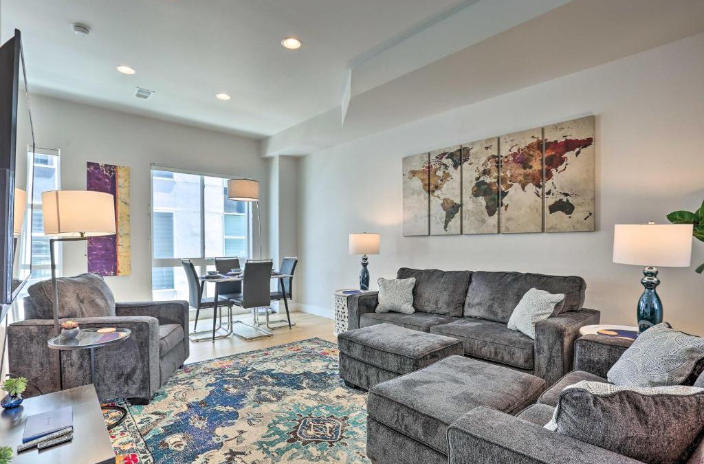Sloan Lake House | Trendy Denver Townhome - Walk to Mile High Stadium