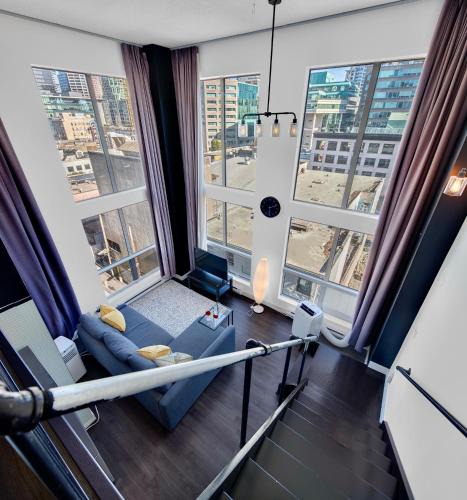 Downtown Vancouver Apartment | Trendy Downtown Loft Apartment - King Bed!
