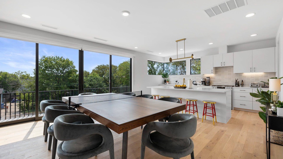 MLK House | Trendy East Austin Condo with Rooftop Deck + Downtown Views - Rayne