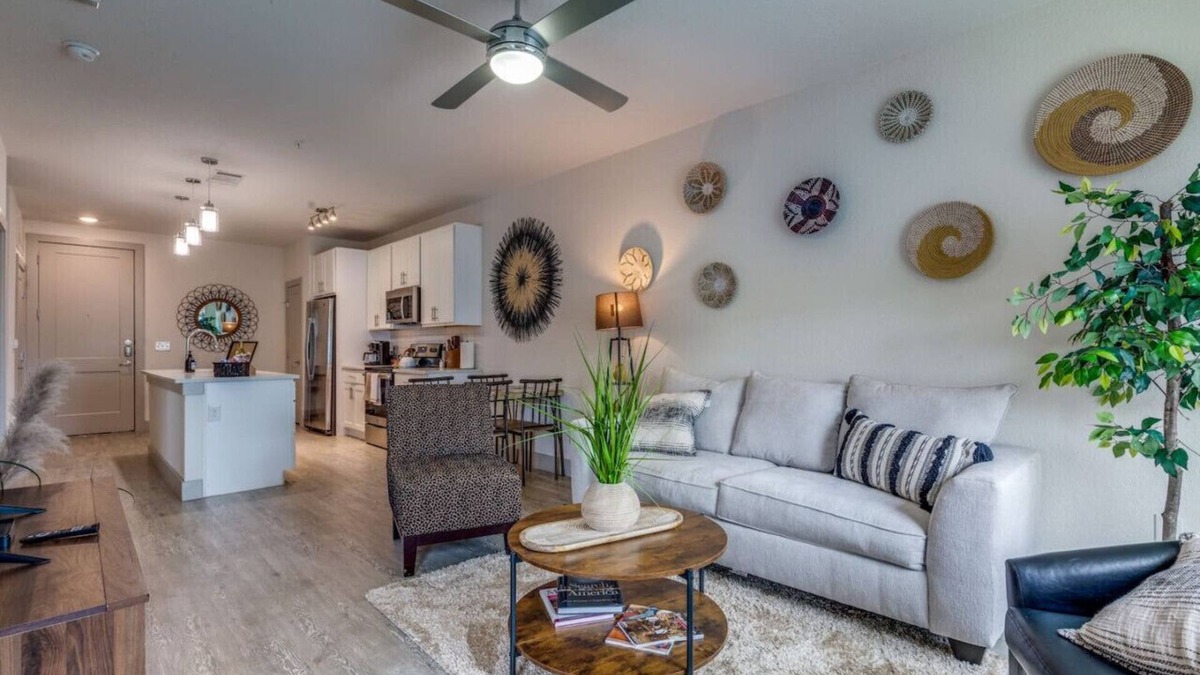 Downtown San Antonio Apartment | Trendy Hidden Gem Apt w/free Parking Pets allowed