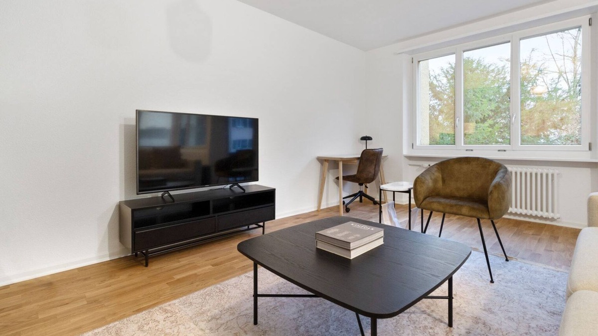 Oerlikon Apartment | Trendy Oerlikon 3.5 Room w/Balcony, 1min to Train Station, by Blueground
