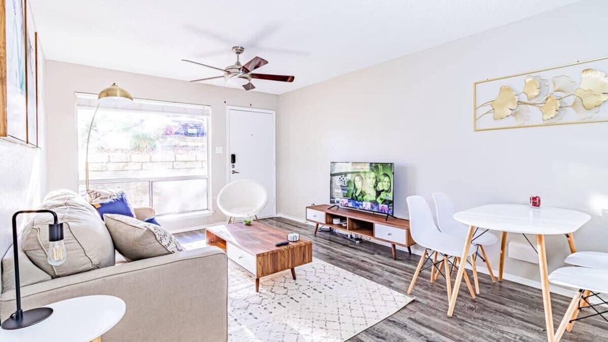 Dawson Apartment | Trendy SoCo 1BR suite, king bed, fast WiFi