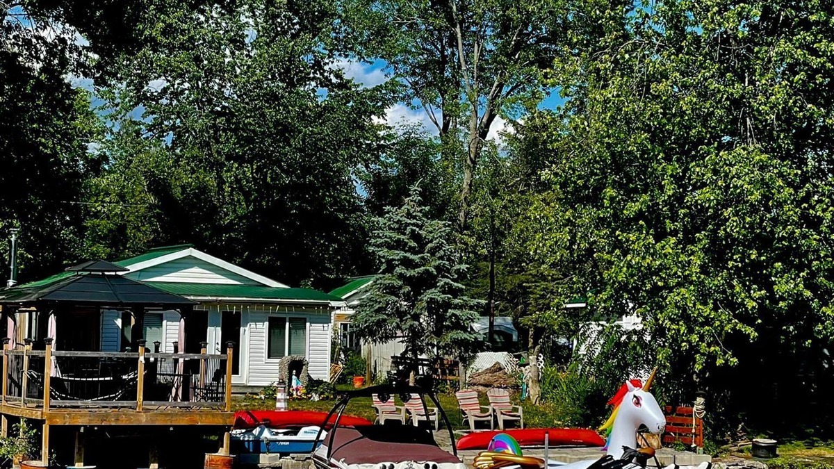 Trent Hills Cottage | Trendy Trent River Retreat Lake House @Trent River