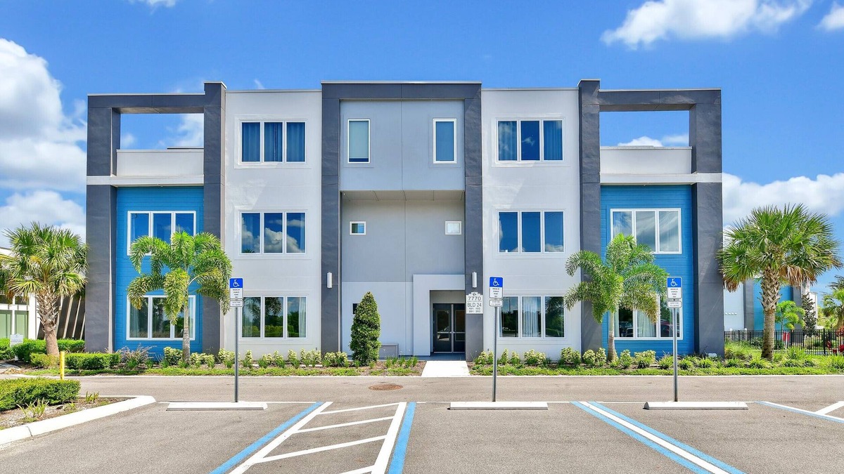Reunion Hotel | Trendy Two Story Condo near Disney with Resort & Waterpark Access - B24-203
