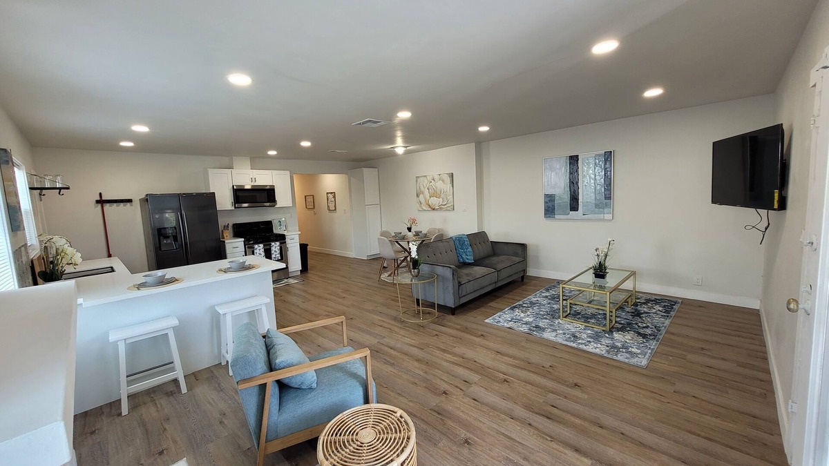 Park Mesa Heights House | Trendy Upscale Newly Remodeled - 15 Min to Beach, Downtown or Airport