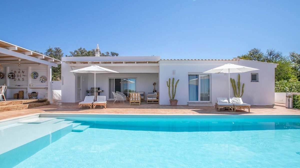 Gorjoes Villa | Trendy villa with a remarkable view.