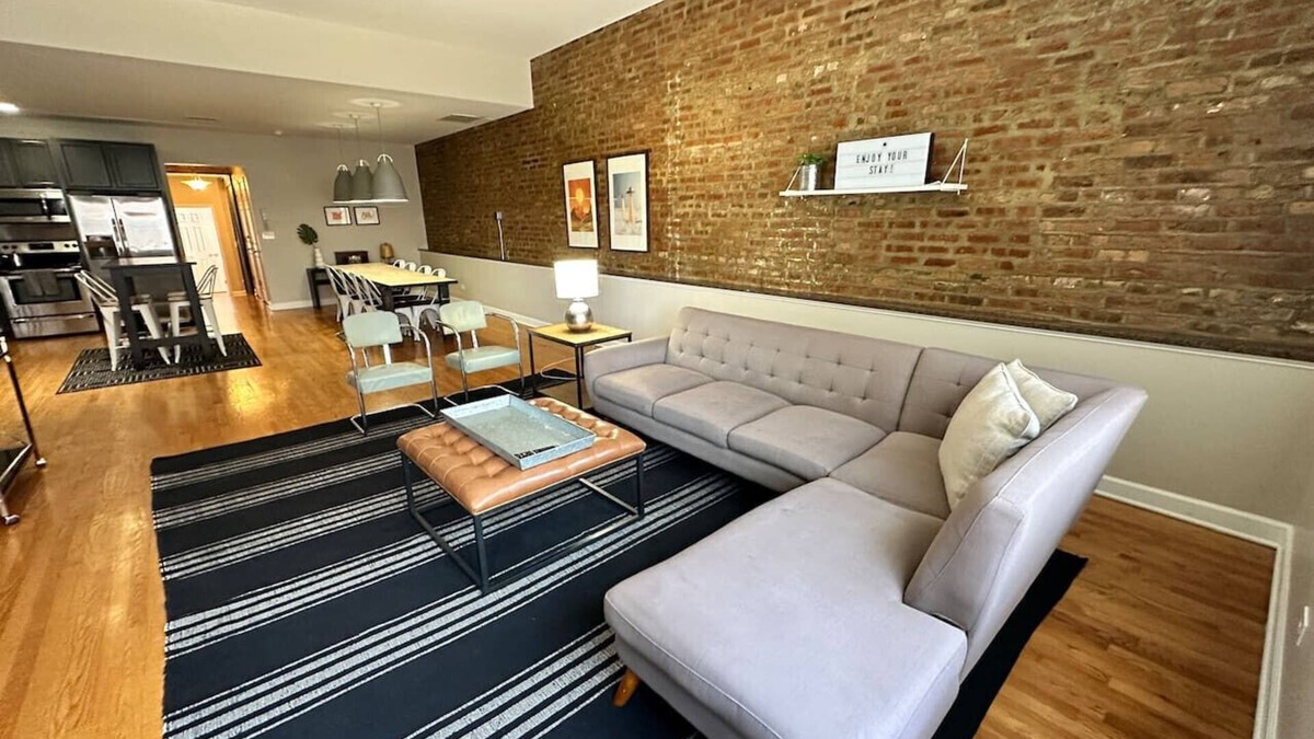 Wicker Park Apartment | Trendy Wicker Park Loft with Parking