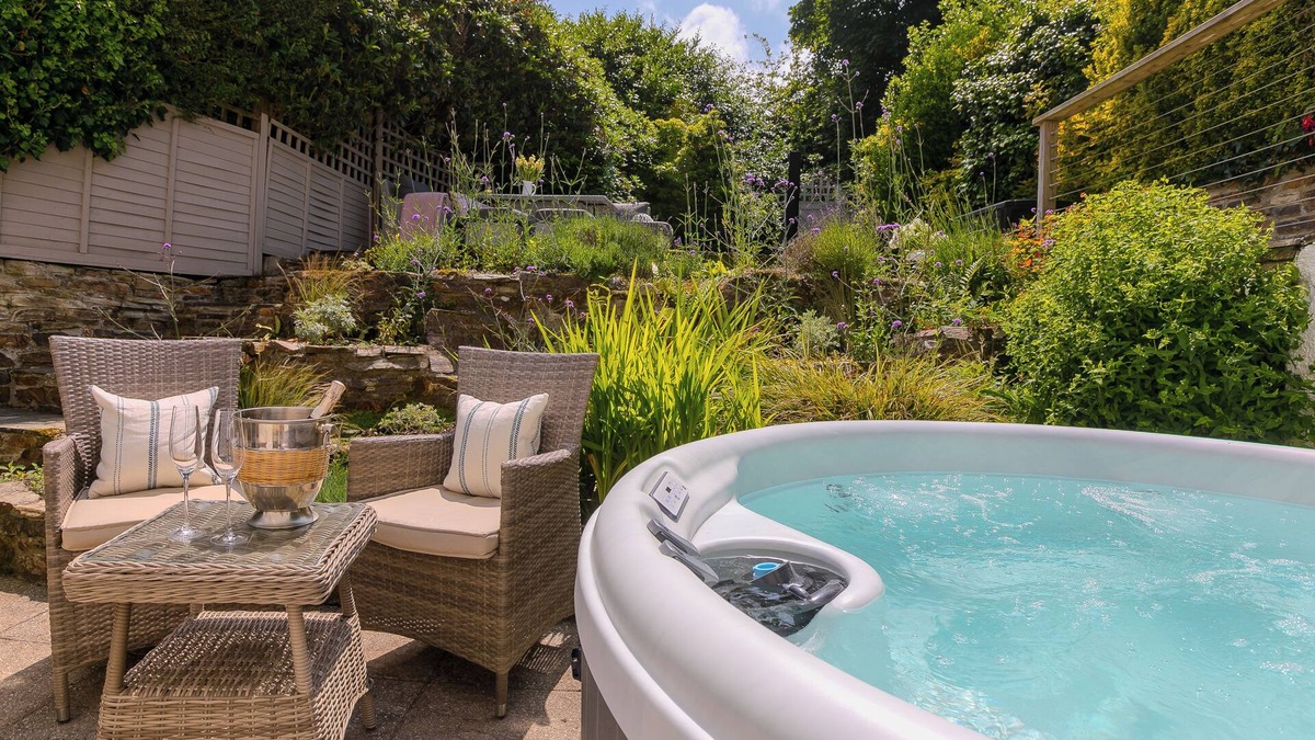 Carbis Bay House | Trenoweth Lodge | Large luxury house with hot tub in Carbis Bay, St Ives