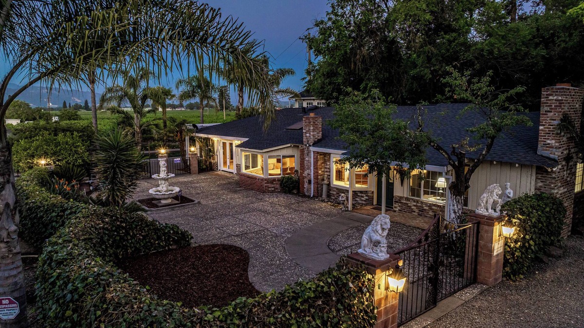 Geyserville House | Trentadue Winery Home Estate. Pool, vineyard, and winery.