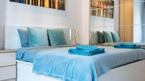 Sector 4 Apartment | Tres Chic DOUBLE sized Apartment
