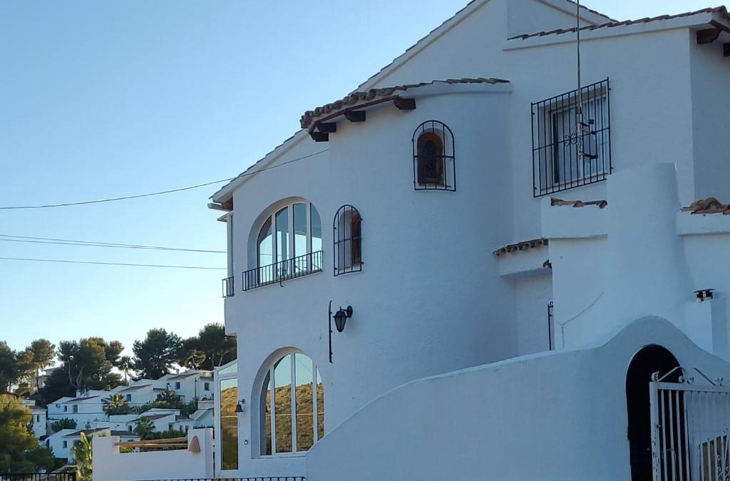 Arnella House | Tres Sirenas