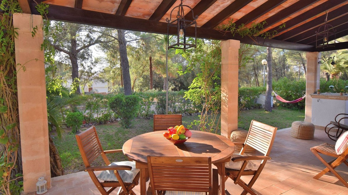 Cielo de Bonaire Ski Chalet | Trevol 020 fantastic house with large garden and terrace, barbecue, air-conditioning and WiFi