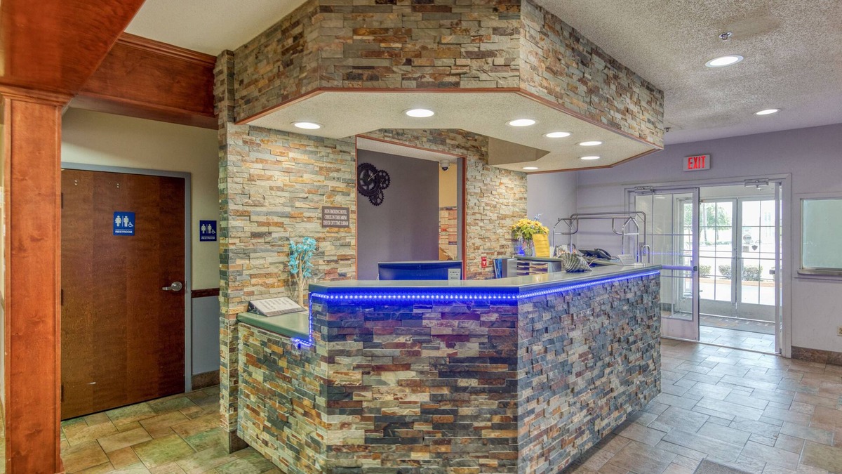 Baton Rouge Hotel | Trident Inn & Suites, Baton Rouge