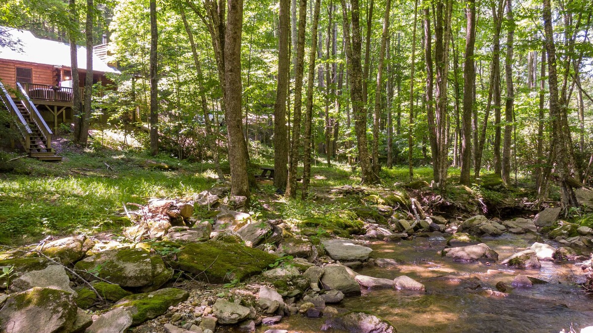 Banner Elk Cabin | Trillium - Cozy Honeymoon Romantic Cabin with Hot Tub on Dutch Creek in Valle Crucis!