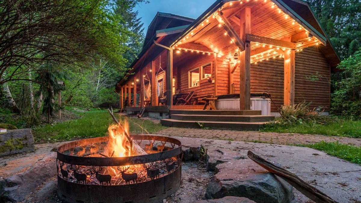 Paradise Estates Cabin | Trillium Lodge+Mountain Studio Sleeps 10! Includes HOT TUB+Sauna+EV Charger+WIFI