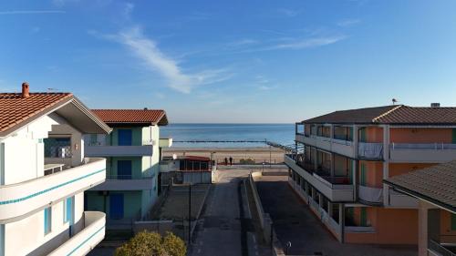 Torrette Apartment | Trilocale con terrazzino a 30mt dal mare di Fano - F005