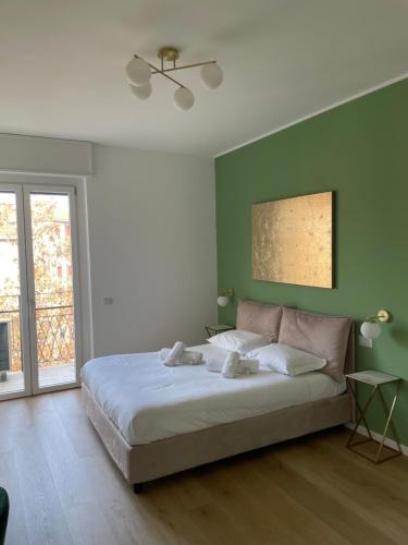 Lorenteggio Apartment | Trilocale con vista e due bagni Metro Blu Piazza Frattini