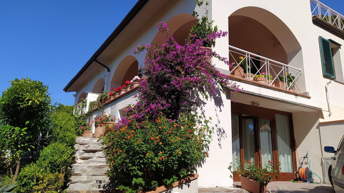 Quercianella Villa | Trilocale in Villa Nella Splendida Baia di Quercianella