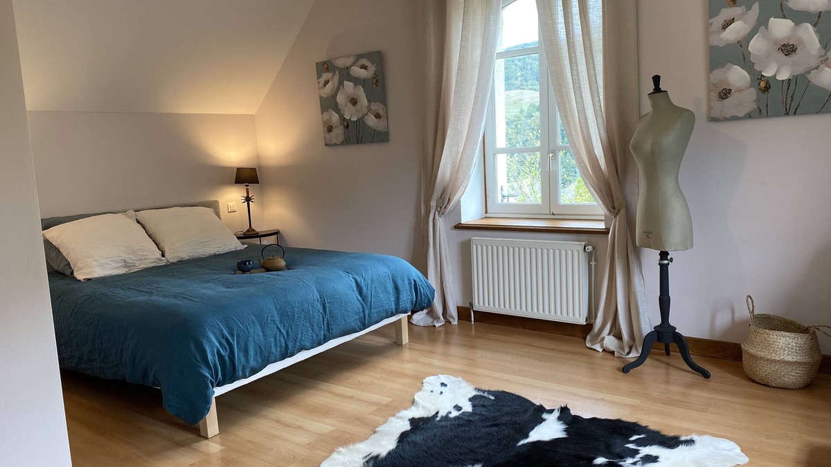 Entraygues-sur-Truyere House | Triple room-Panoramic-Wet room-Countryside view
