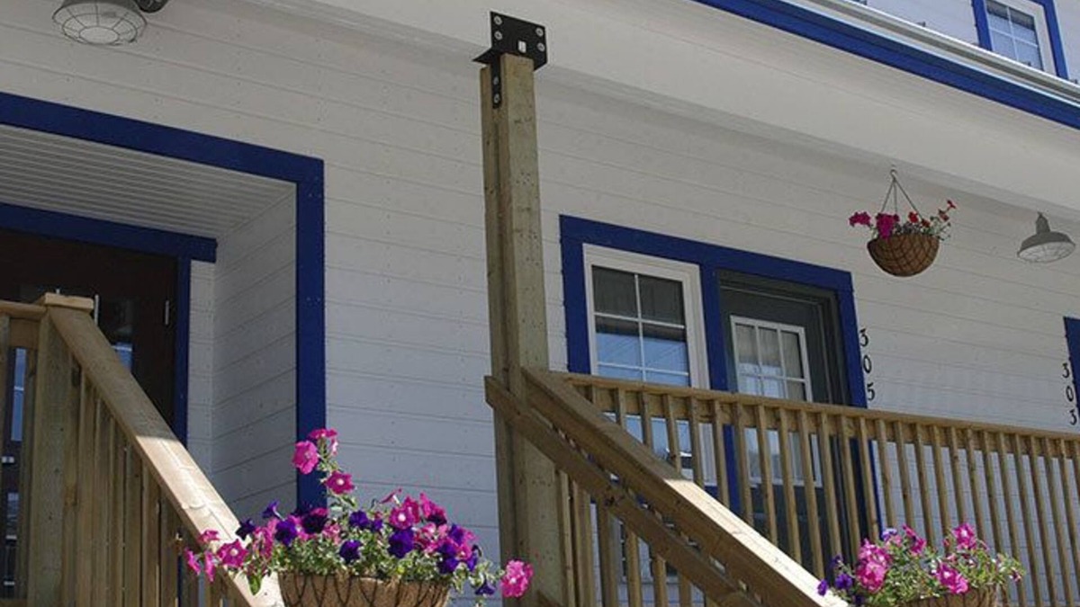 Dawson City Hotel | Triple J Hotel & Cabins