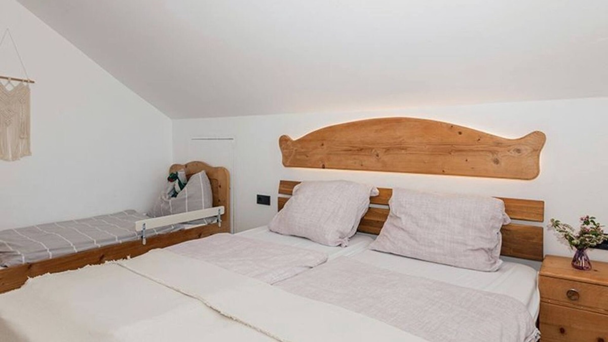Sankt Lorenz Apartment | Triple room Sissi - Guesthouse Drachennest