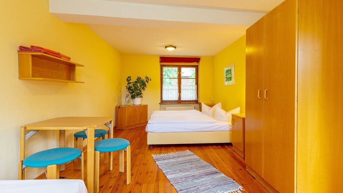 Cottbus Cottage | Triple room with shared bathroom 2 - Youth guest house