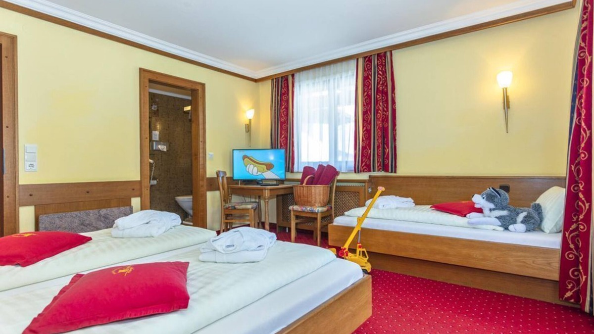 Werfenweng Apartment | Triple room with shower, bathtub - NEW from winter: Alpenhof Aparthotel