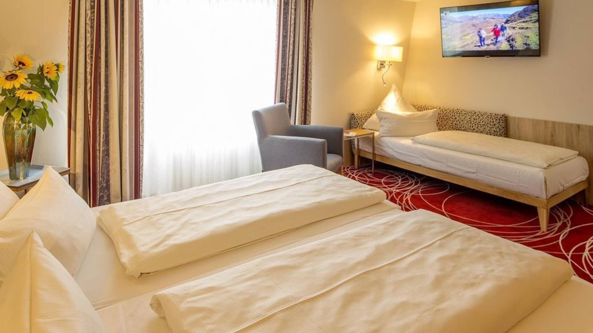 Speyer House | Triple room with WC - Hotel Löwengarten