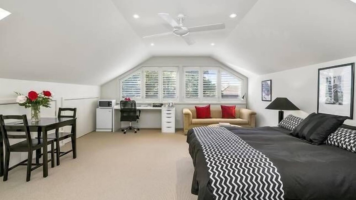 Balgowlah Heights Apartment | Triple Size Loft + Private Ensuite & Breakfast