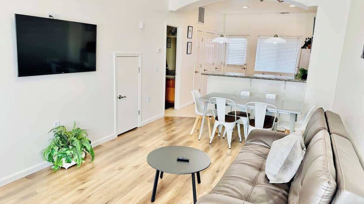 Reno House | Triplex/Sleeps21/7.5Bath