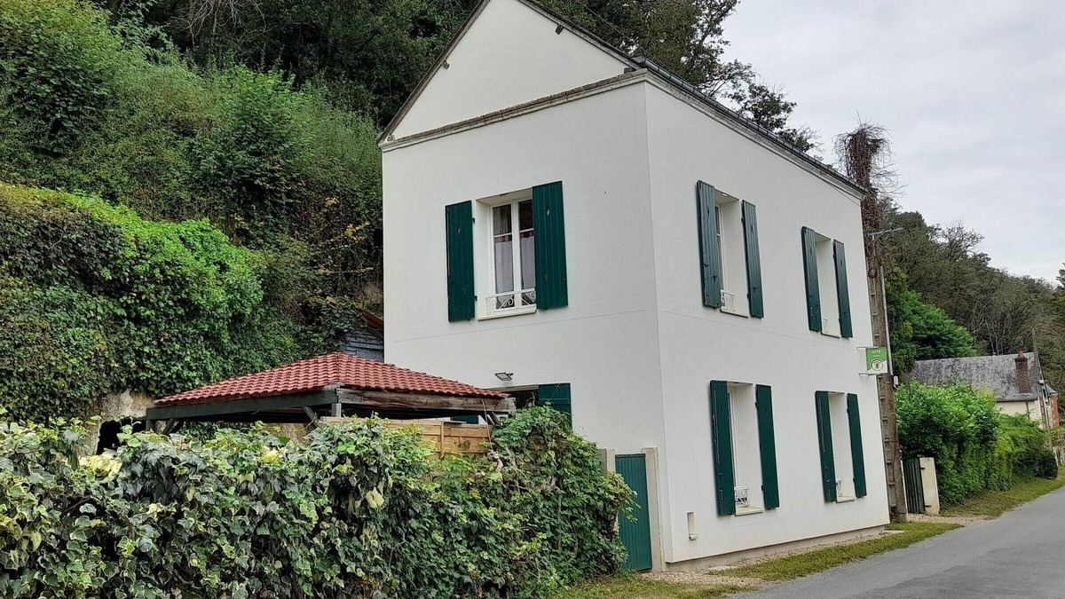 Aubigne-Racan Cottage | Troglodyte house with WiFi, barbecue, and fireplace