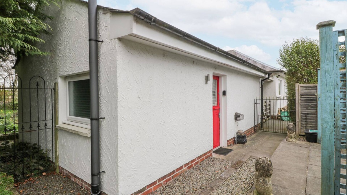 Thornhill Cottage | TROLOSS LODGE, pet friendly, character holiday cottage in Thornhill