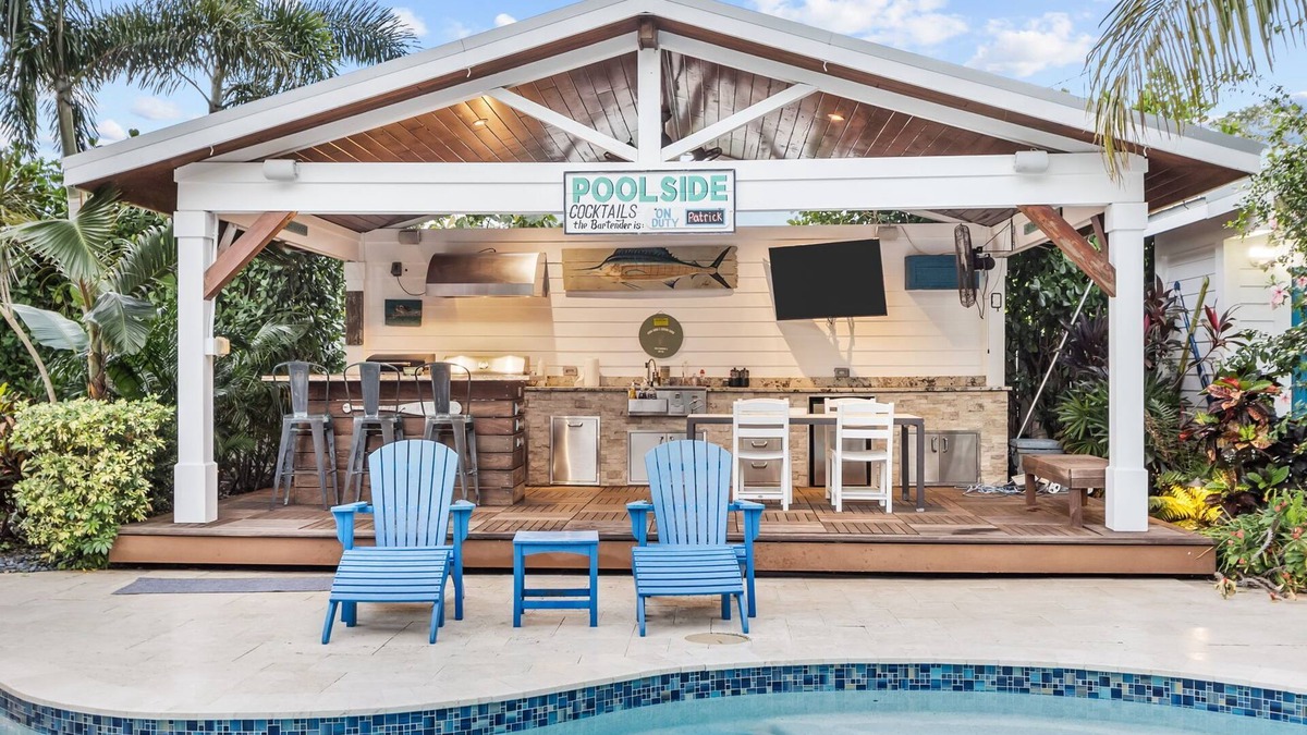 Braden River House | Trophy Fish @ the Oasis, Family and Pet Friendly with backyard privacy!