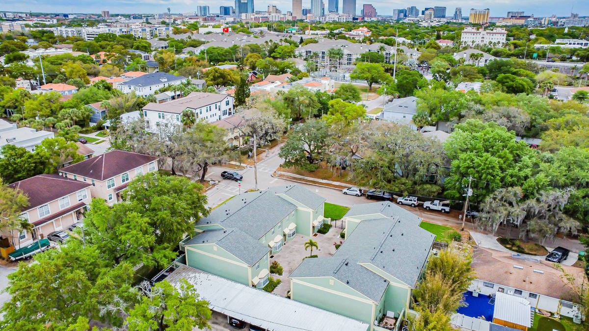 Hyde Park Condo | ★TROPIC VIBE★ Walk to Hyde Park, SOHO, Bayshore