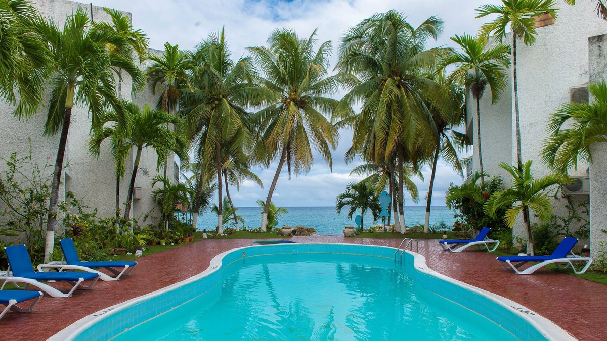 Highgate Apartment | Tropical Beach Suite and Loft