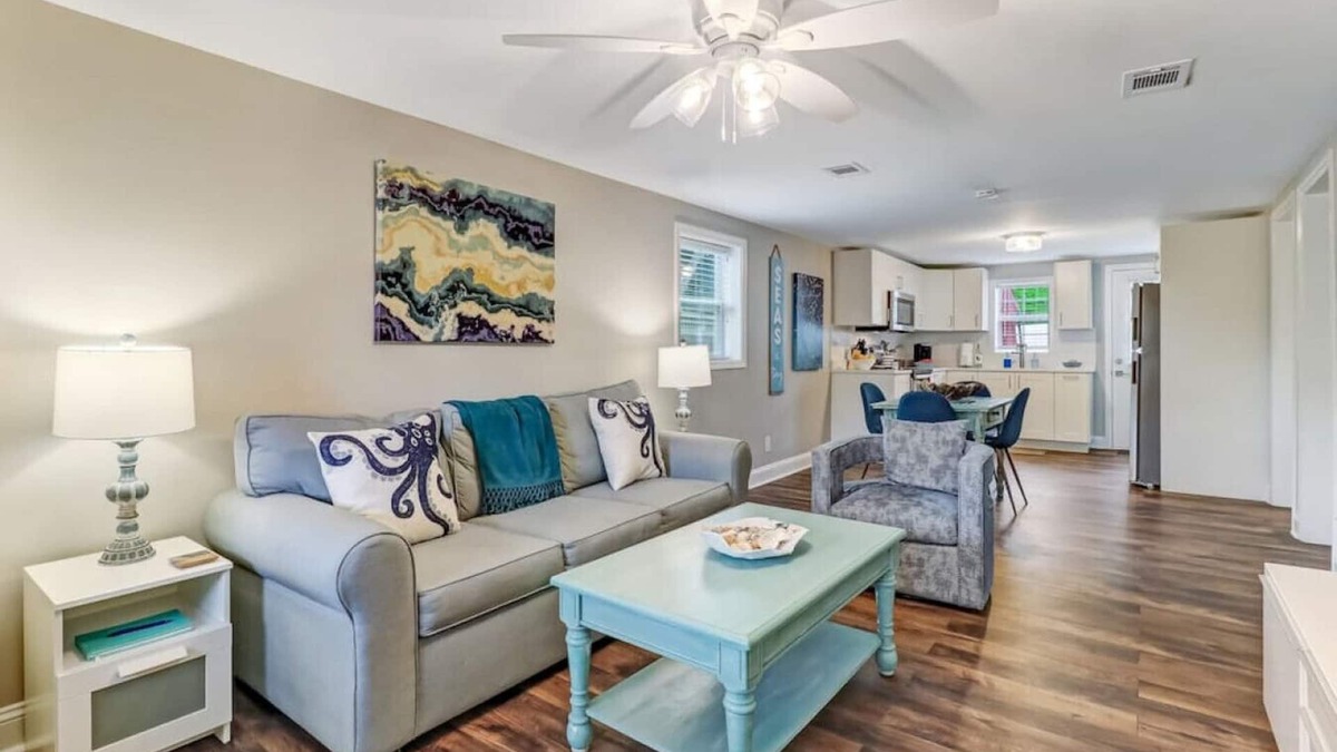 Fernandina Beach House | Tropical Beach Bungalow Down | Backyard | Grill | Across Street from Beach