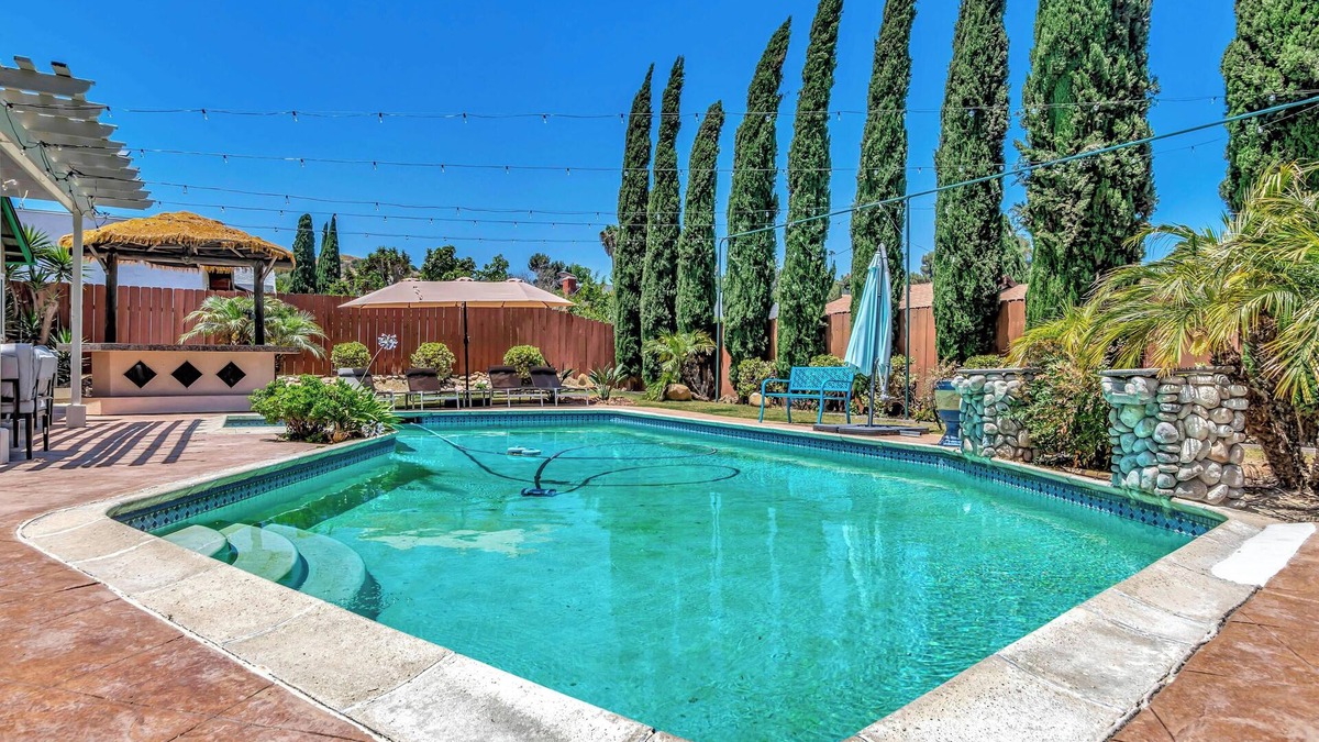 Bay Terraces House | Tropical Bliss - Large Pool and Spa, Game Room, 12 min to dwntwn and King Beds!
