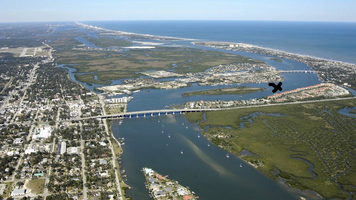 Bouchelles Island Condo | Tropical Breeze Getaway! Watch the Shuttles from the Balcony! New Smyrna Beach!