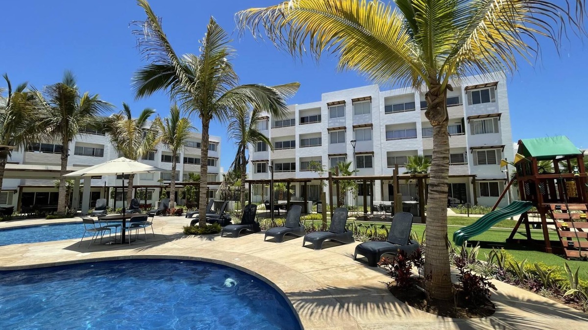 Cerritos Condo | Tropical Condo - Close to Beach and Waterpark!