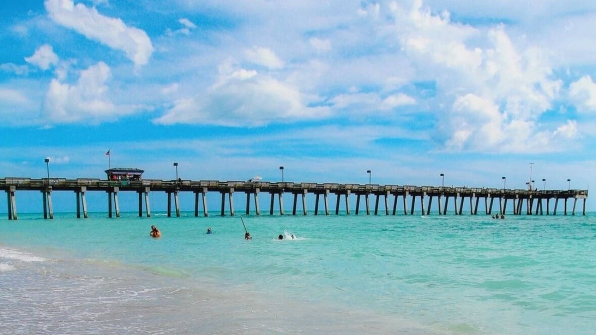 Venice Cottage | Tropical Cottage close to Beaches and Florida Fun