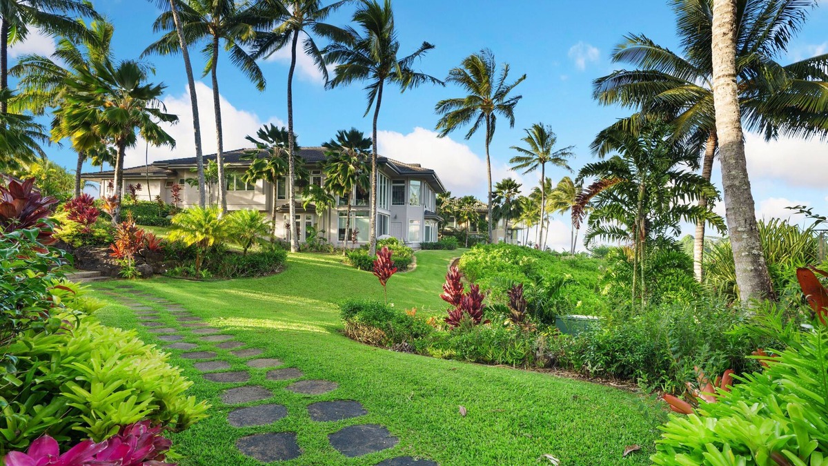 Kaiulani House | Tropical Elegance: Tropical Elegance, Acacia Bar, Jetted Tub & Majestic Views