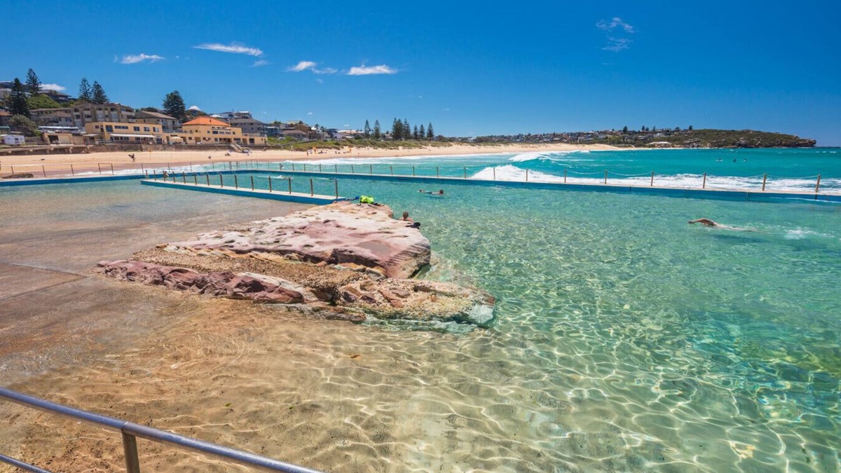 Dee Why House | Tropical Entertainers Delight