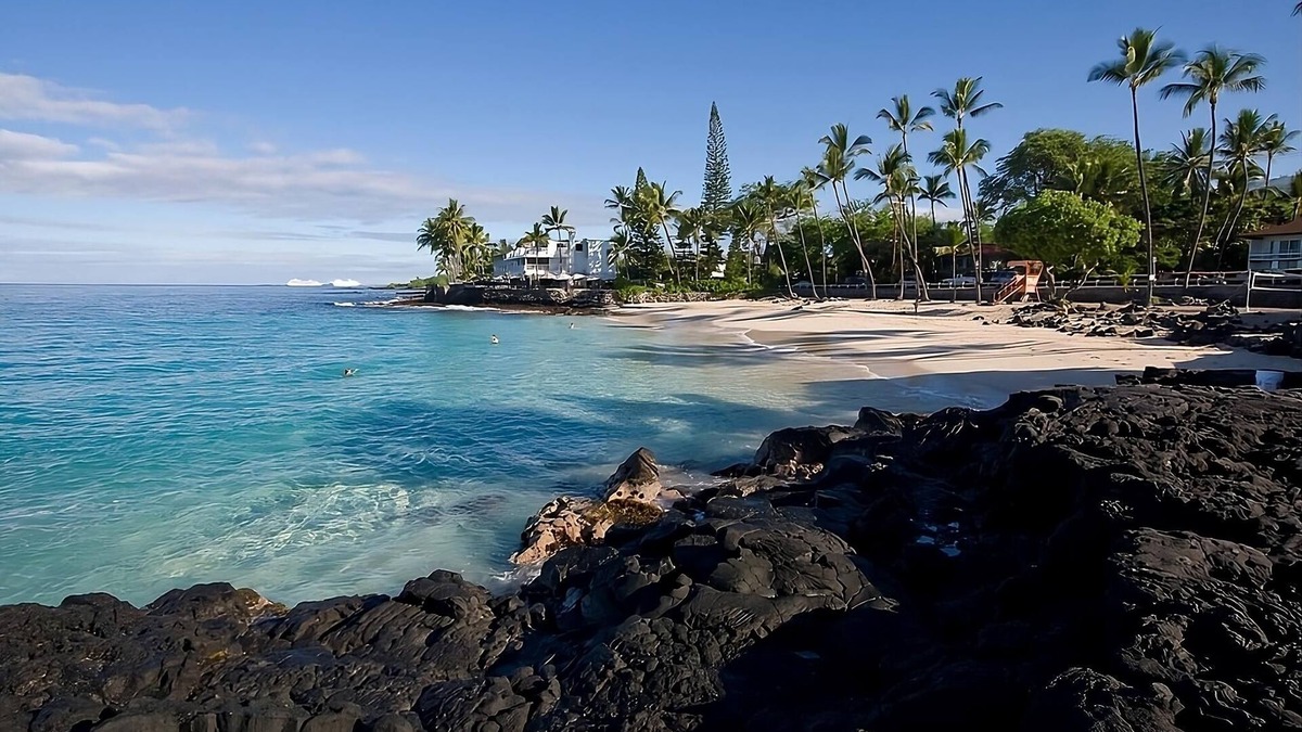 Kailua-Kona House | Tropical Escape l 2 Rooms, Beach Access, Free Bikes, Pool & Pet-Friendly Stay